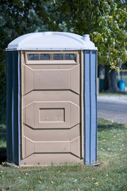 Best Portable restroom trailer rental  in Clinton, NC