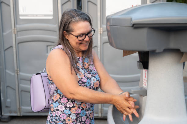 Best Portable toilet rental cost  in Clinton, NC